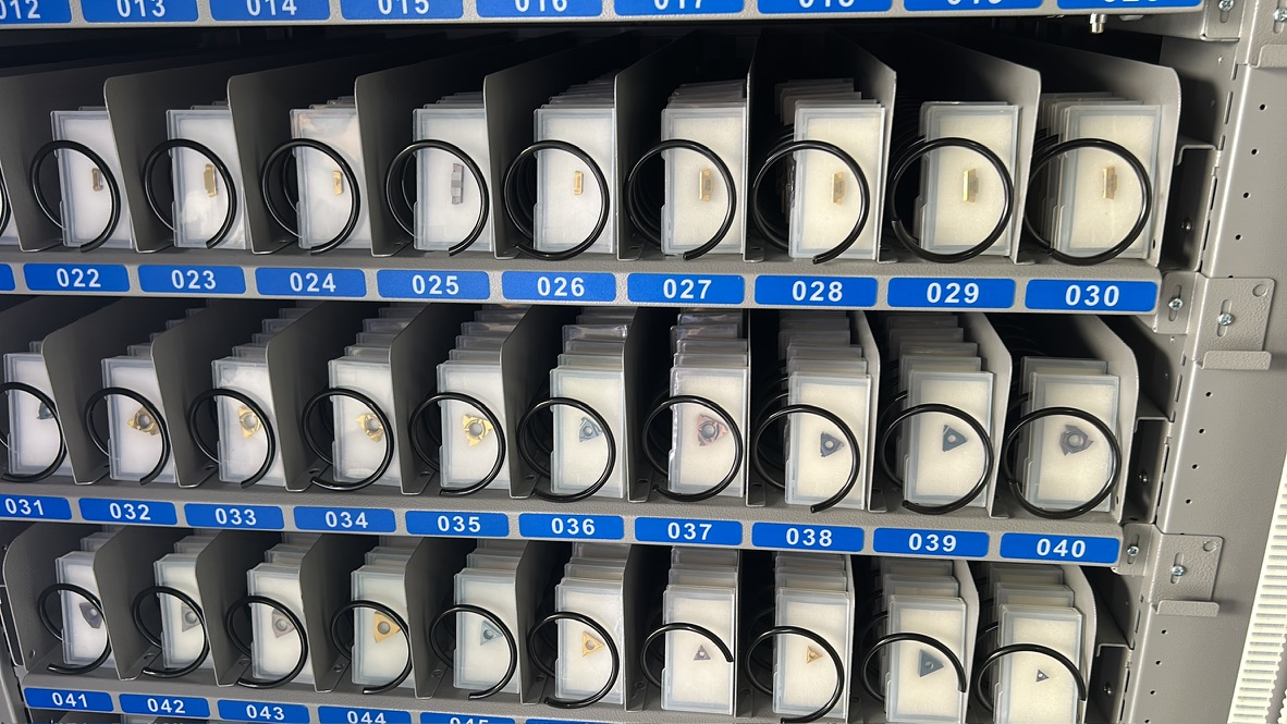 Packaged cutting inserts arranged in numbered vending positions